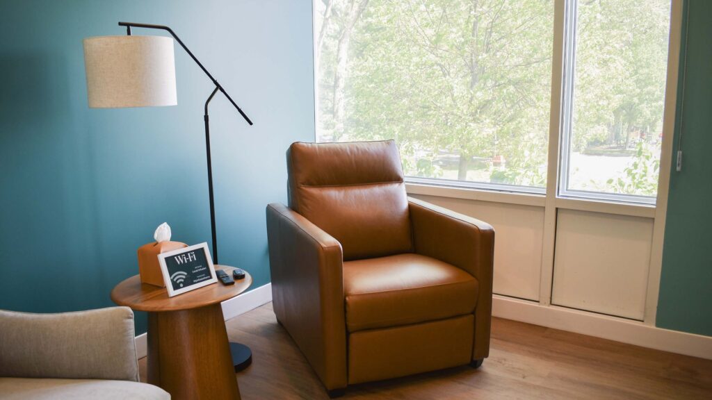 Infusion chair with window